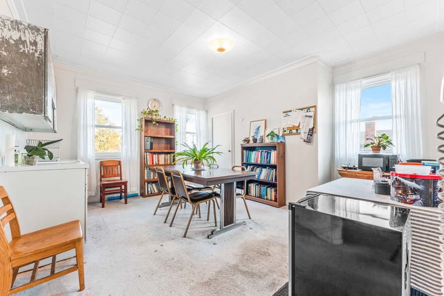 More Photos Of 35 N Balph Ave, Pittsburgh Medical For Sale