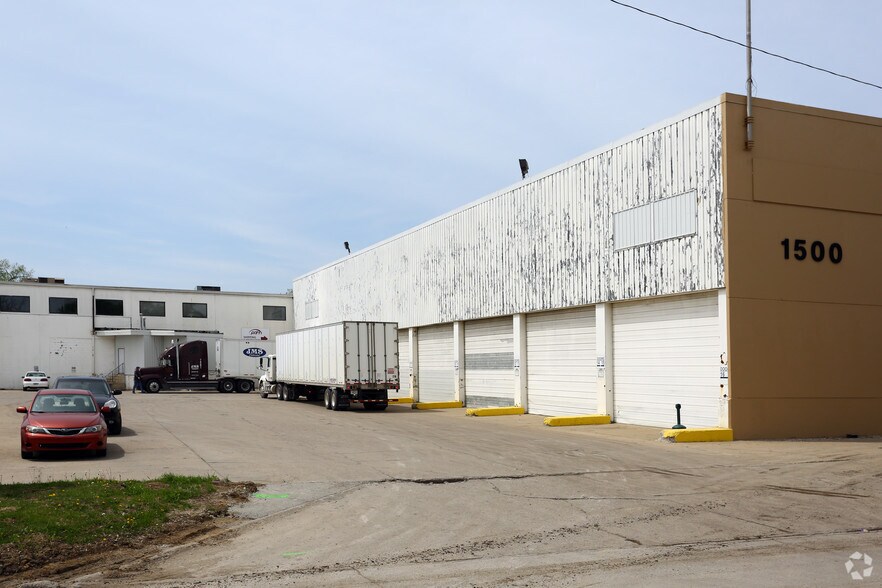 More Photos Of 1500 Delaware Ave, Des Moines Distribution For Sale