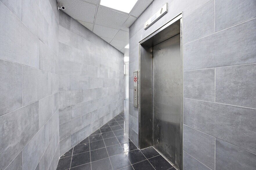 More Photos Of 136-21 41st Ave, Flushing Storefront Retail Office For Sale