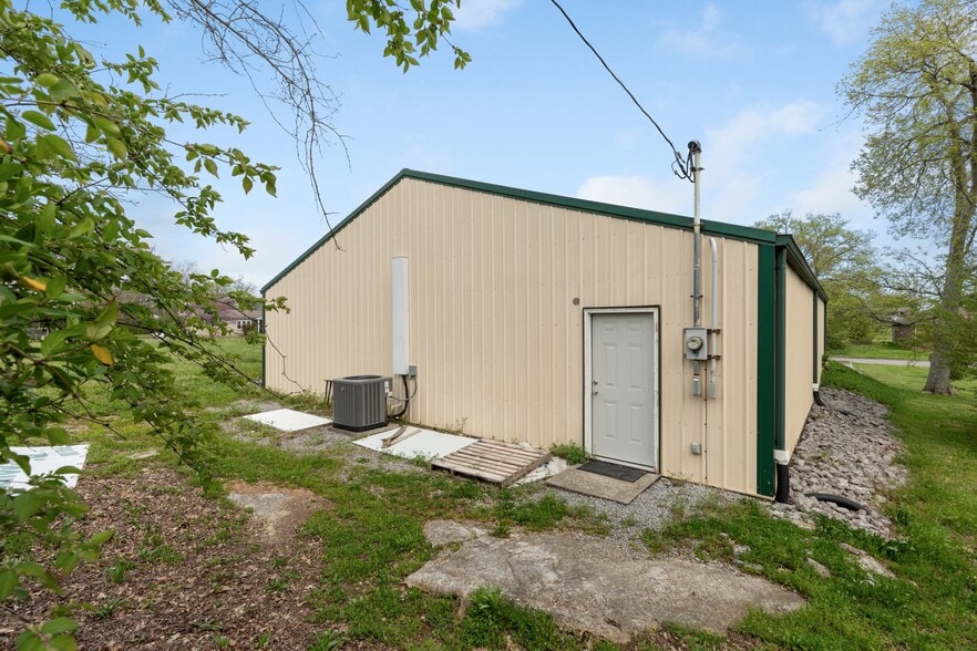 More Photos Of 807 Lipscomb St, Shelbyville Warehouse For Sale
