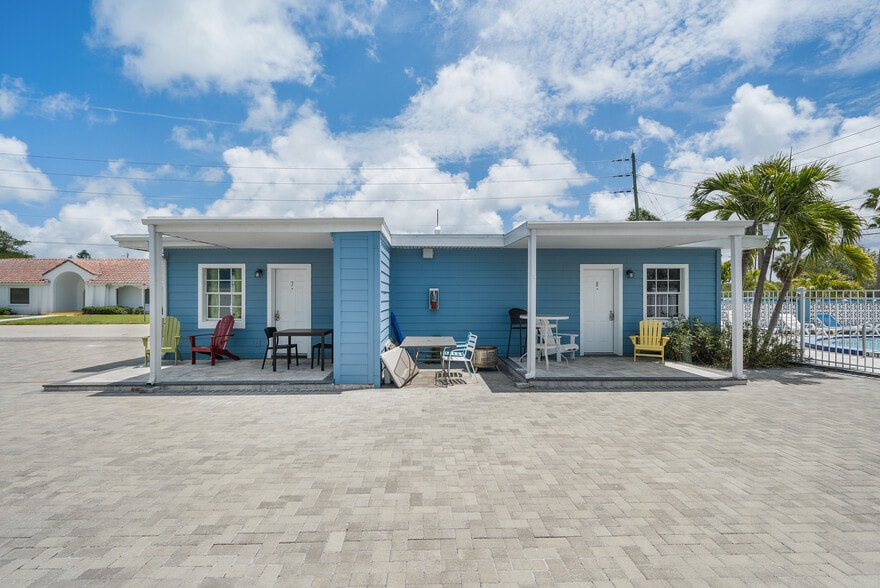 More Photos Of 602 Poinsettia Ave, Clearwater Beach Hotel For Sale