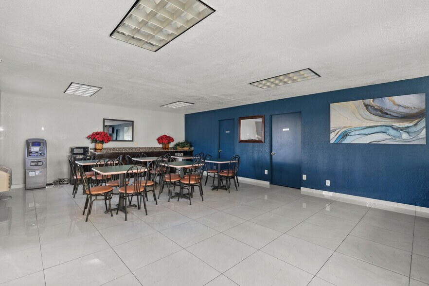 More Photos Of 4021 N 27th Ave, Phoenix Hotel For Sale