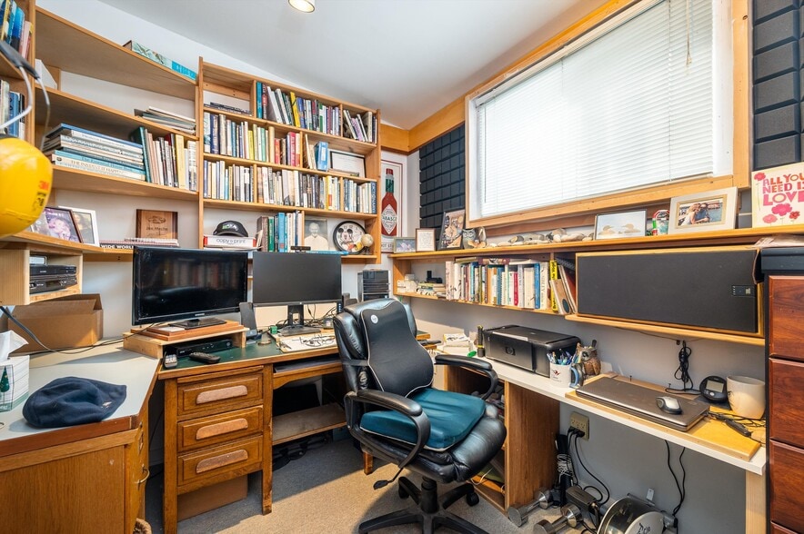 More Photos Of 1324 Commercial, Bellingham General Retail For Sale