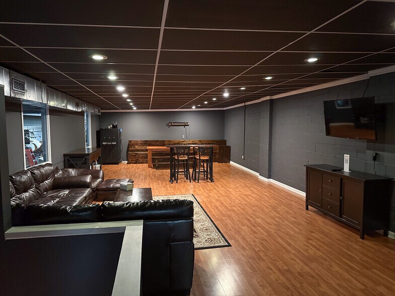 More Photos Of 721-745 Taylor Ave, Columbus Warehouse For Lease