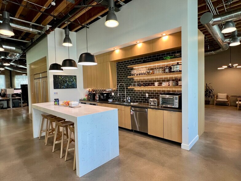 More Photos Of 8961 Research Dr, Irvine Office For Lease