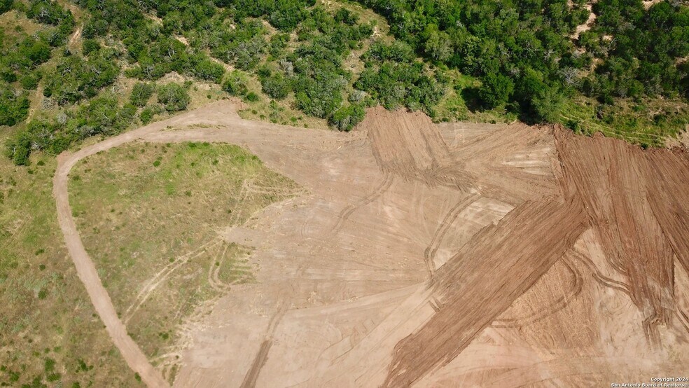 More Photos Of 17171 Interstate 35 S, Atascosa Land For Sale