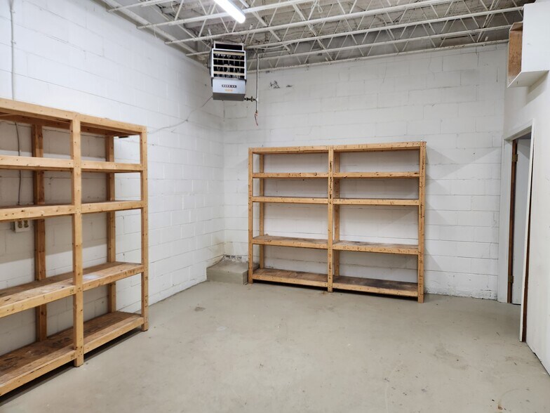 More Photos Of 4216 Howard Ave, Kensington Showroom For Sale