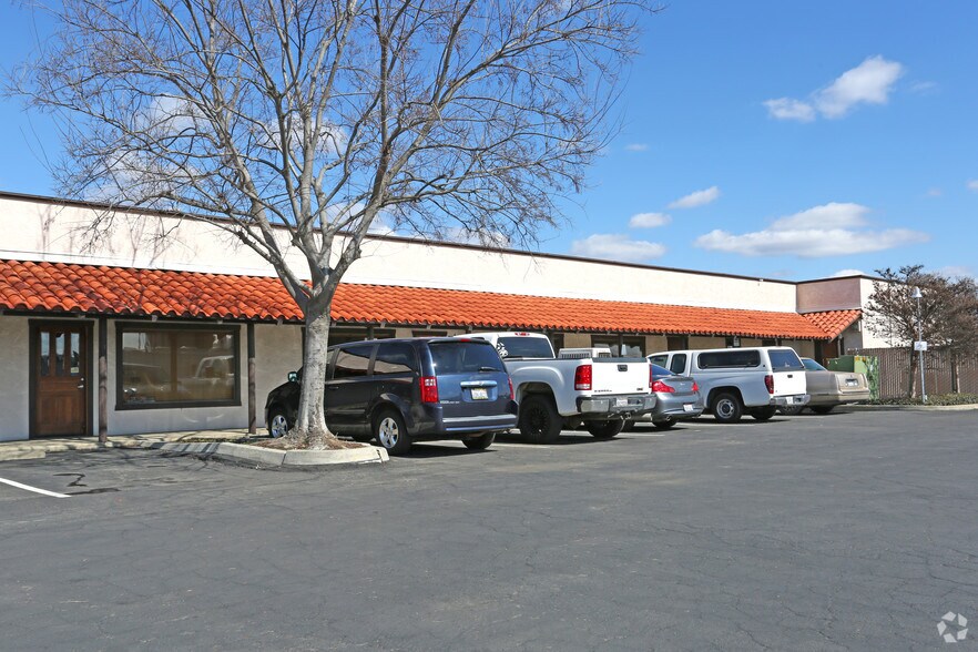 More Photos Of 724 N Ben Maddox Way, Visalia Office For Lease
