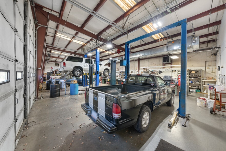 More Photos Of 4533 Hillsborough Rd, Durham Auto Repair For Lease