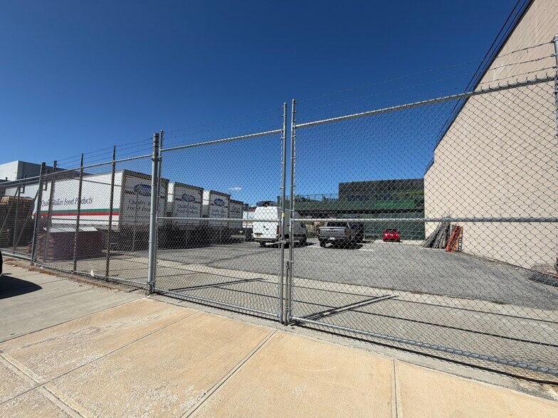 More Photos Of 18-78 Steinway St, Astoria Land For Lease
