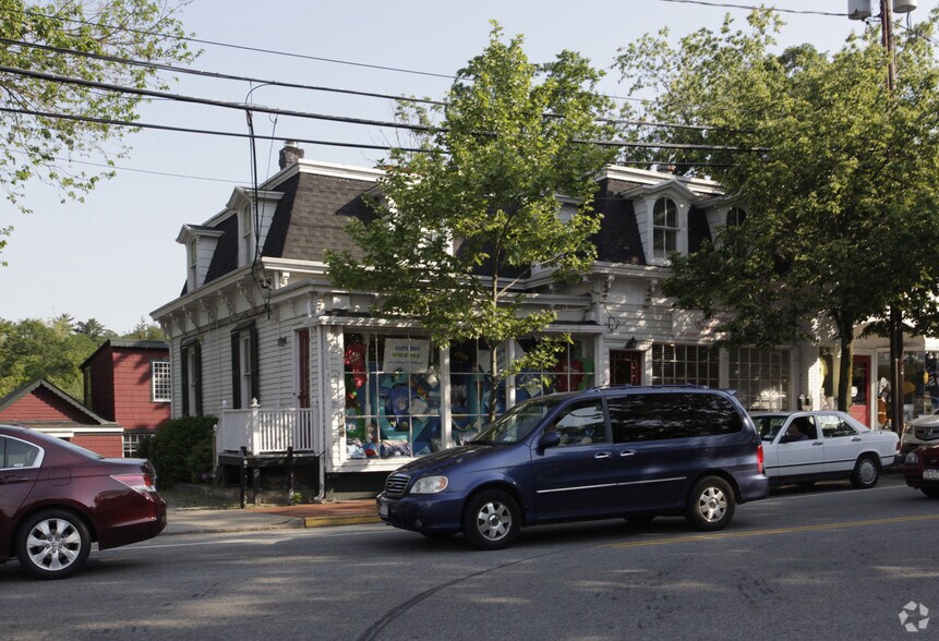 More Photos Of 1326 Old Northern Blvd, Roslyn Office For Lease