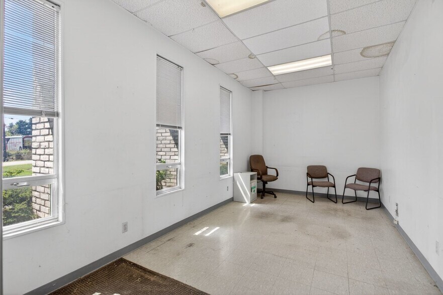 More Photos Of 52 Mid Valley Ln, Verona Warehouse For Sale