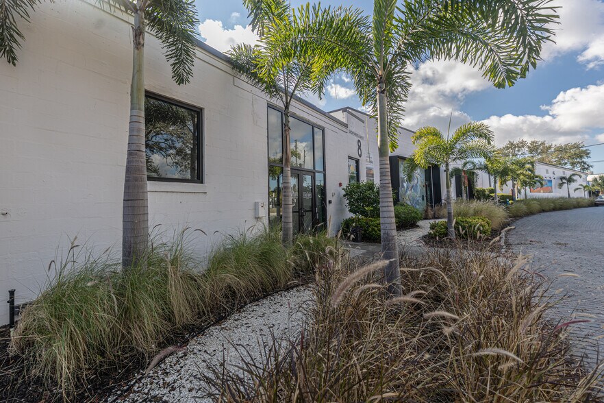 More Photos Of 2606 Fairfield Ave S, Saint Petersburg Light Manufacturing For Lease