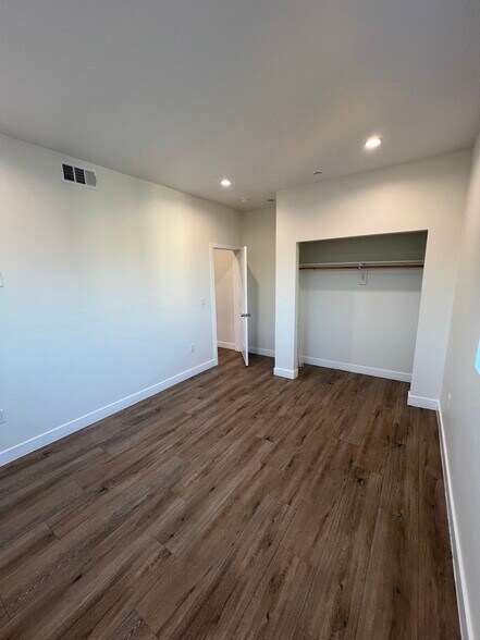 More Photos Of 1135 S Ardmore Ave, Los Angeles Apartments For Sale