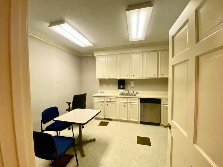 More Photos Of 7041 St Andrews Rd, Columbia Medical For Lease