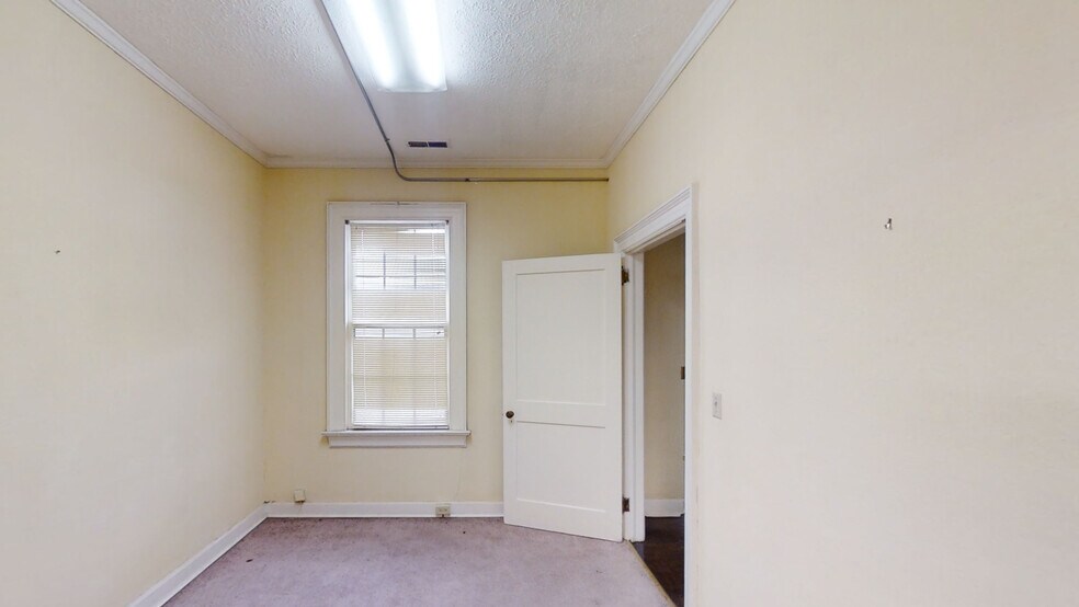 More Photos Of 1015 13th St, Columbus General Retail For Sale