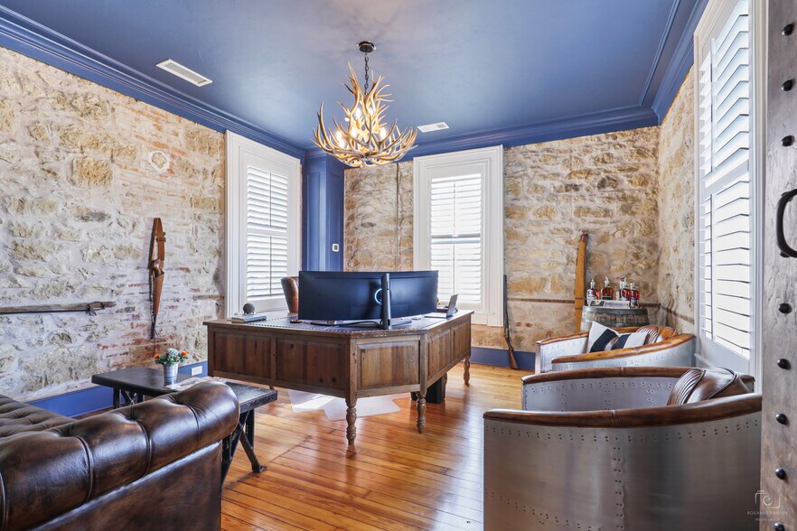 More Photos Of 115 S Kentucky St, McKinney Office For Lease