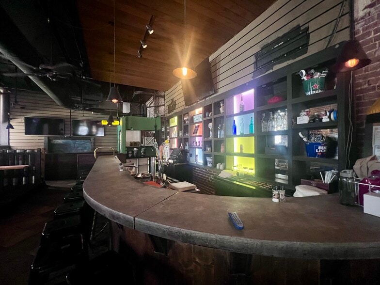 More Photos Of 95 S Main St, Memphis Storefront Retail Office For Sale