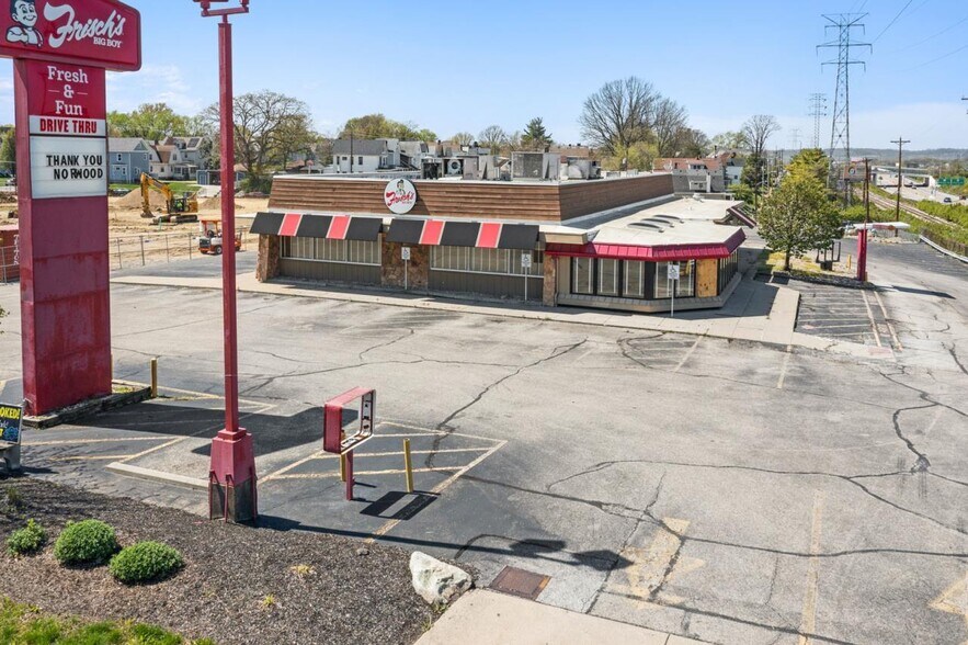 More Photos Of 4765 Montgomery Rd, Cincinnati Restaurant For Sale
