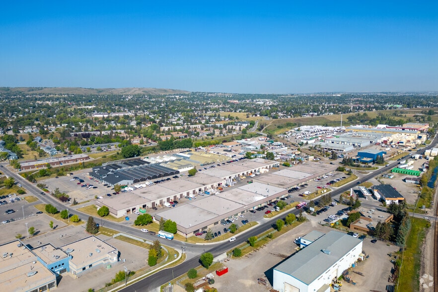 More Photos Of 5225 6th St NE, Calgary Warehouse For Lease