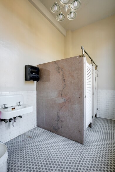 More Photos Of 520 N 25th St, Richmond Lodge Meeting Hall For Lease