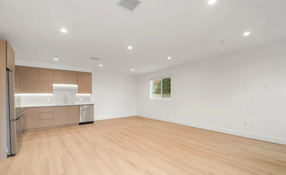 More Photos Of 11025 Blix St, North Hollywood Apartments For Sale