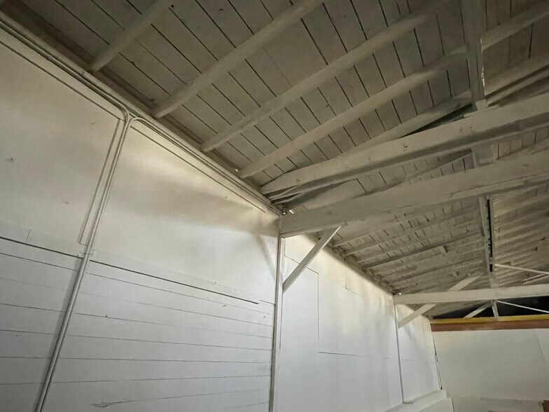 More Photos Of 323 S Fir St, Medford Warehouse For Sale