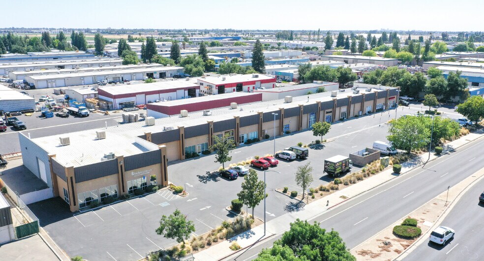 Primary Photo Of 5816 E Shields Ave, Fresno Warehouse For Lease