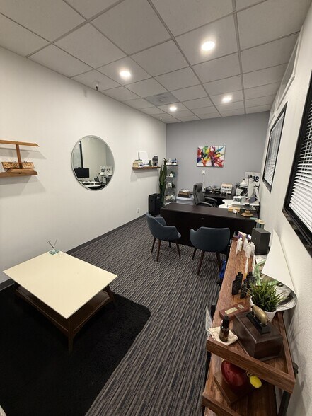 More Photos Of 8960 Carroll Way, San Diego Warehouse For Lease