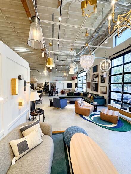 More Photos Of 1395 Pemberton Av, North Vancouver Warehouse For Lease