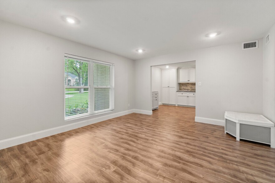 More Photos Of 2042 Teal Dr, Spring Dormitory For Sale