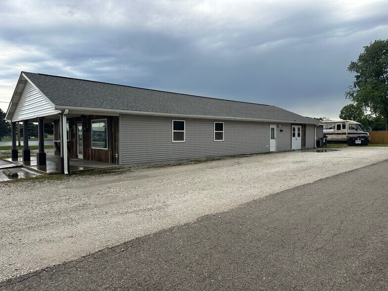 More Photos Of 445 W Elm St, Waverly General Retail For Sale