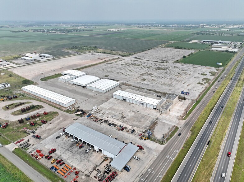 More Photos Of 4599 I-69, Robstown Manufacturing For Lease