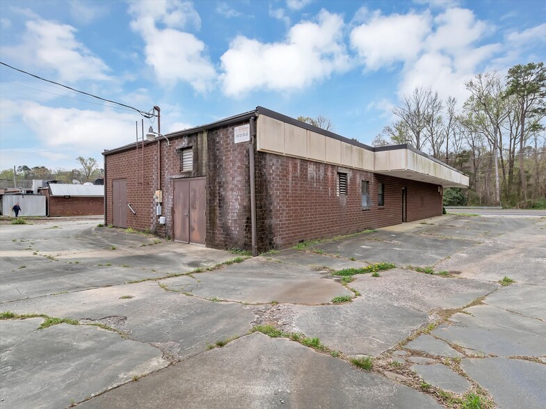 More Photos Of 225 SE Branchview Dr, Concord Freestanding For Sale