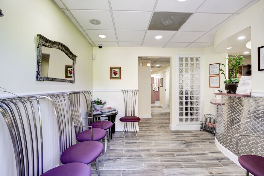 More Photos Of 931-947 Russell Ave, Gaithersburg Medical For Lease
