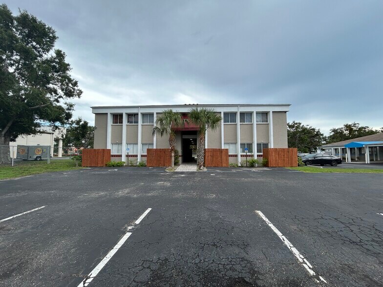 Primary Photo Of 1877 Northgate Blvd, Sarasota Office For Lease