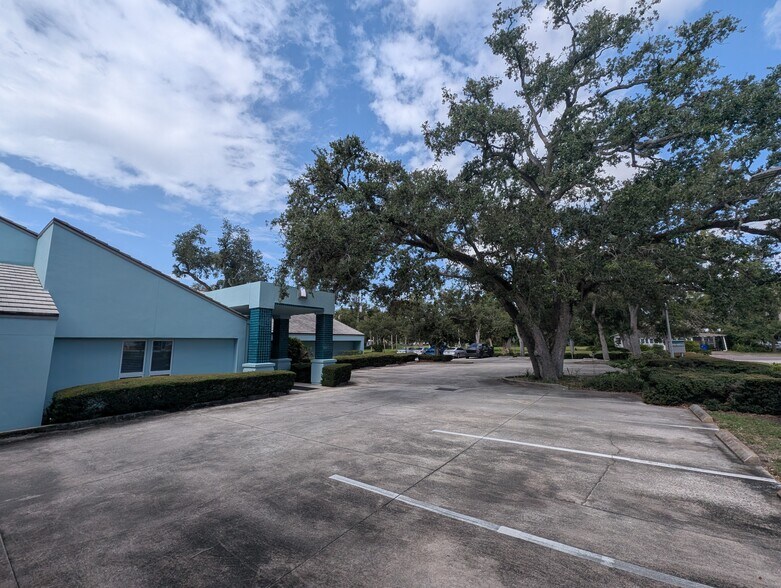 More Photos Of 1940 10th Ave, Vero Beach Office For Sale