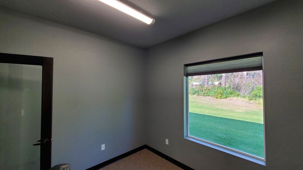 More Photos Of 15223 N Government Way, Hayden Warehouse For Sale