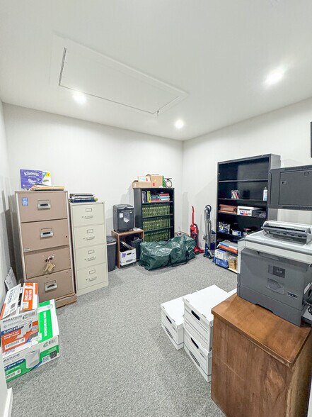 More Photos Of 119 E 2nd St, Hallettsville Office For Lease