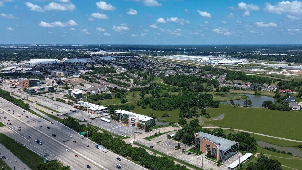 More Photos Of 7840 N Sam Houston Pky W, Houston Office For Lease