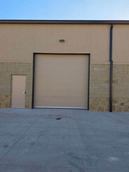 More Photos Of 401 Chitalpa St, Leander Industrial For Lease
