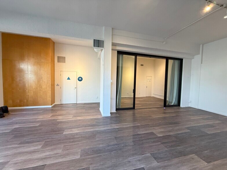 More Photos Of 2823-211 Main St, Santa Monica Loft Creative Space For Lease