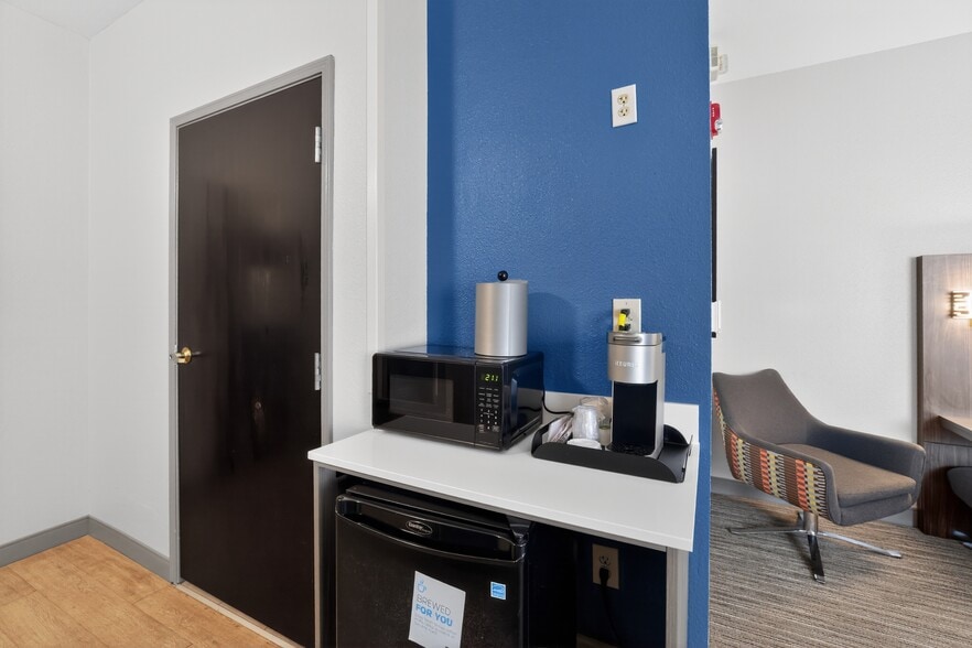 More Photos Of 1388 E Oglethorpe Hwy, Hinesville Hotel For Sale