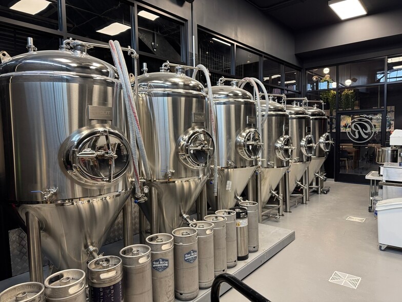 More Photos Of 19 Erie Blvd, Albany Apartments For Lease