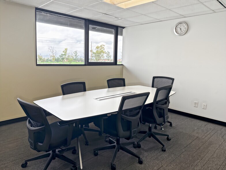 More Photos Of 560 W Brown Rd, Mesa Coworking Space