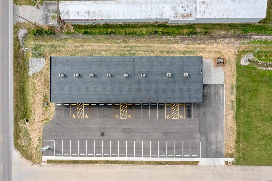 More Photos Of 1219 E Cedar St, New Baden Storefront Retail Office For Sale