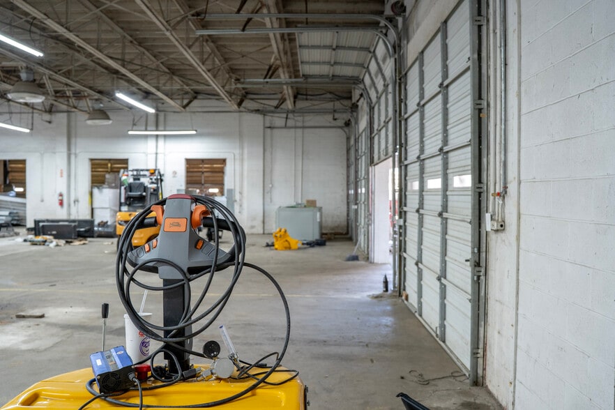 More Photos Of 4925 Avenue H, Rosenberg Warehouse For Lease