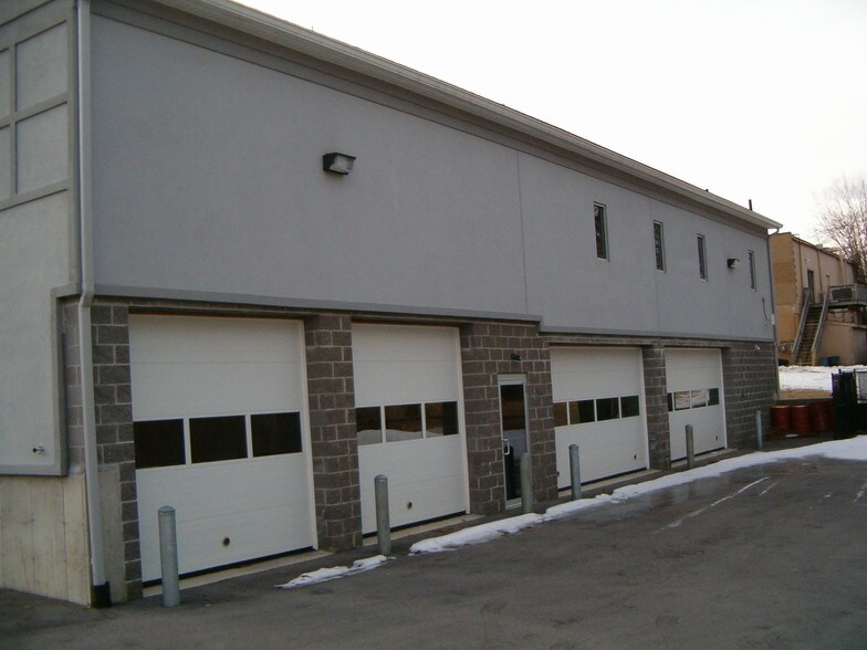 More Photos Of 282 N Broadway, Salem Auto Dealership For Lease