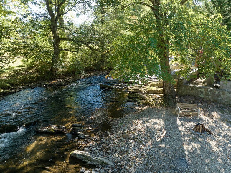 More Photos Of 125 Tee Pee Dr, Whittier Hotel For Sale