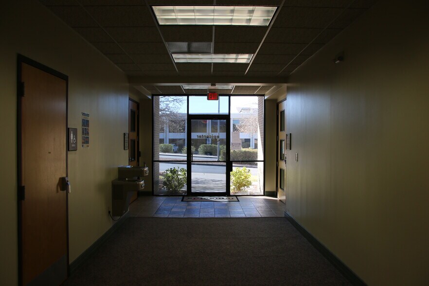 More Photos Of 444 Executive Center Blvd, El Paso Unknown For Lease